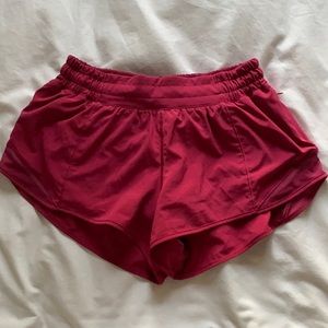 Lululemon Hottie Hot Shorts 2.5” Size 6